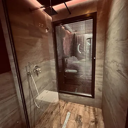 Deluxe Apartamento Tirana