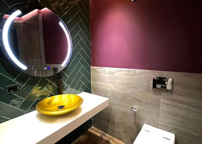 Deluxe * Tirana